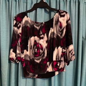 Chic Black and White Pleated Crop Blouse with 3/4 Sleeves